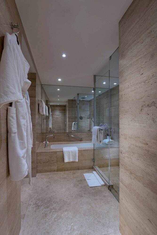 Suite, 1 King Bed, Non Smoking, Mountain View