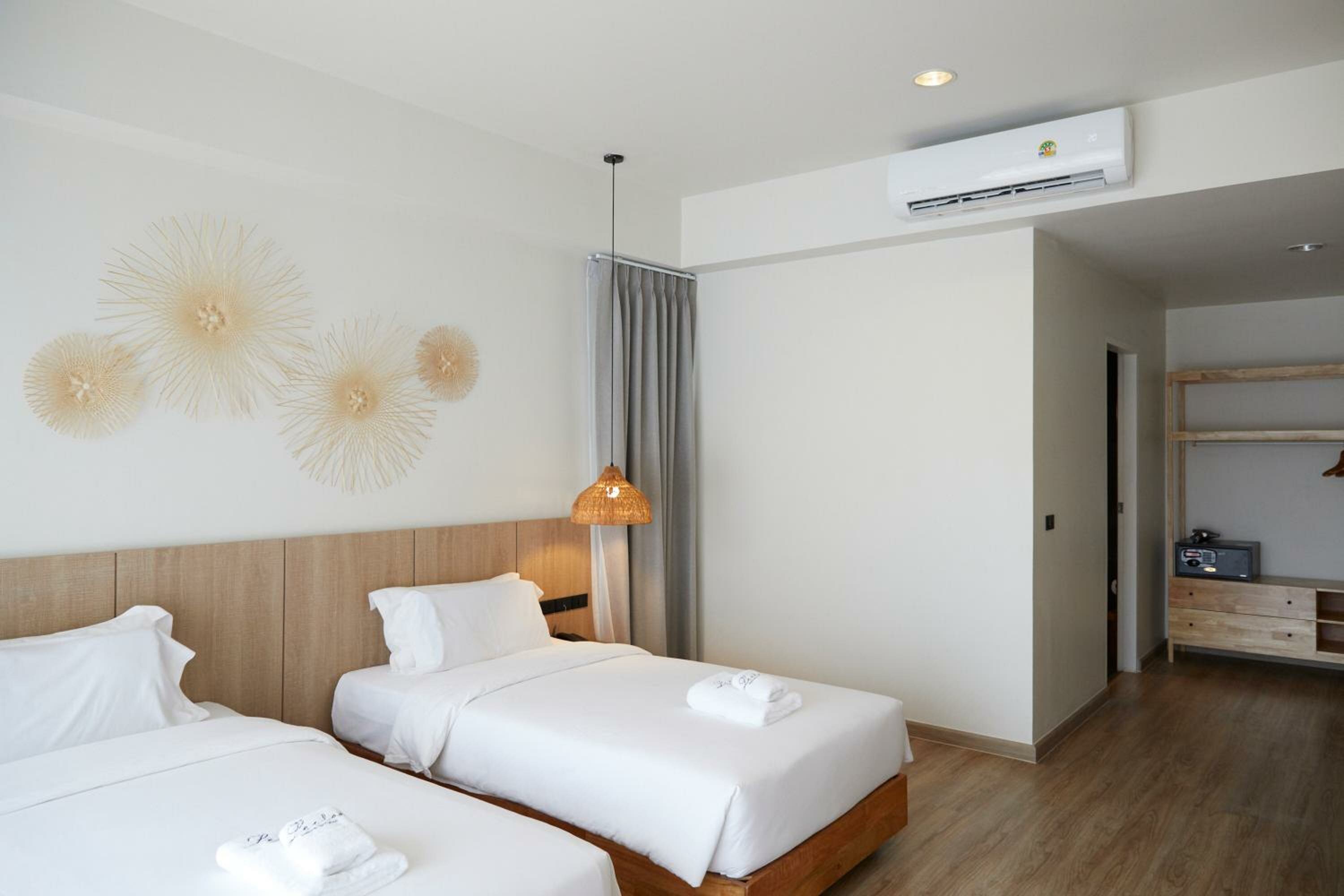Deluxe Double or Twin Room with City View