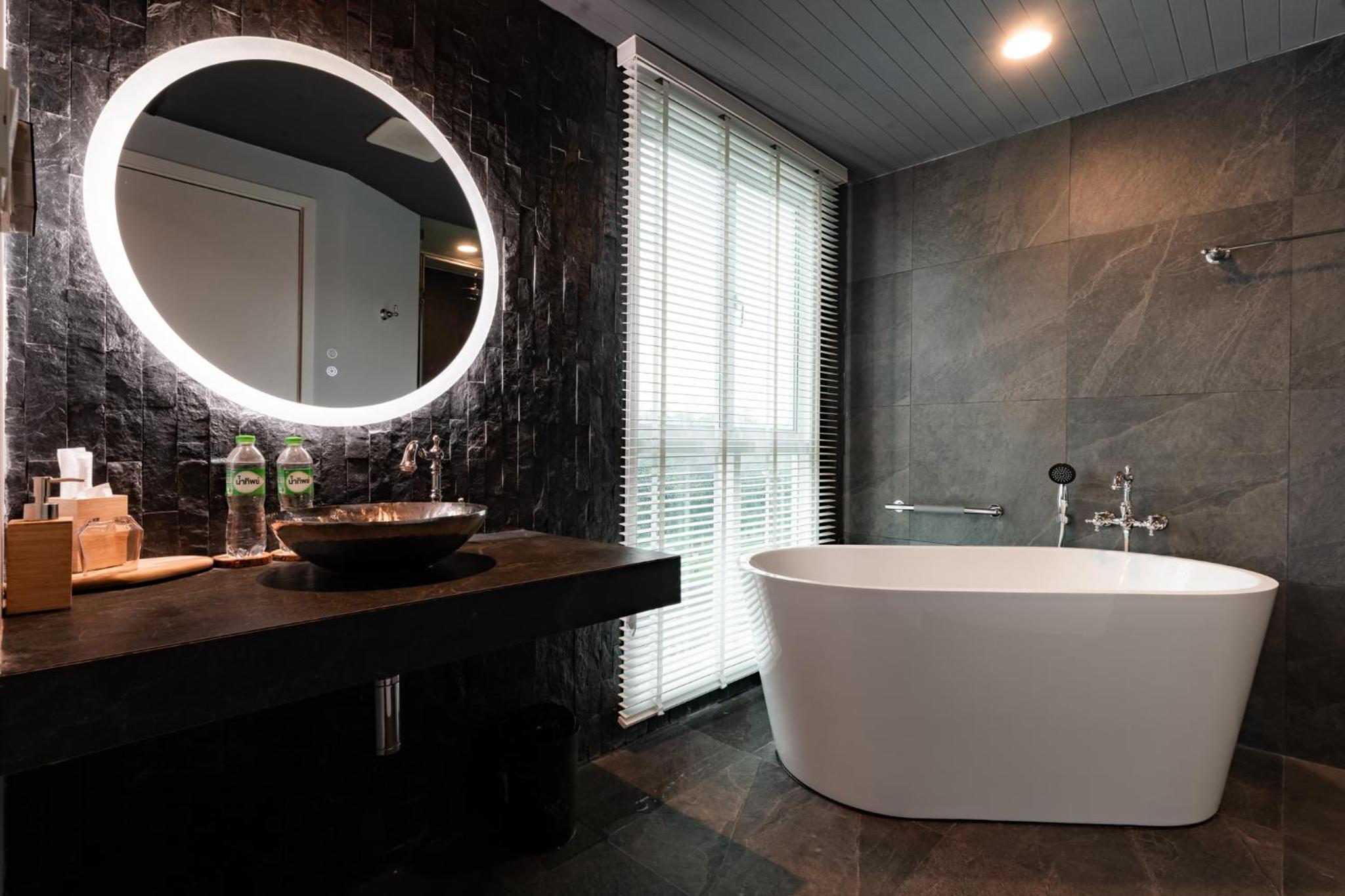 Grand Deluxe Double with Bathtub