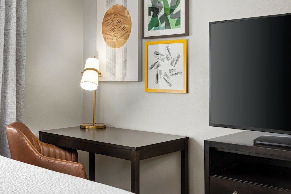 Suite, 1 King Bed, Accessible (Mobility, Accessible Tub)