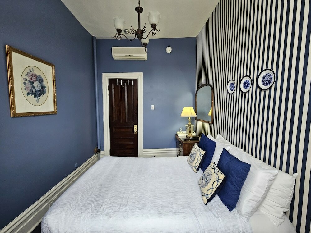 Standard Room, 1 Queen Bed