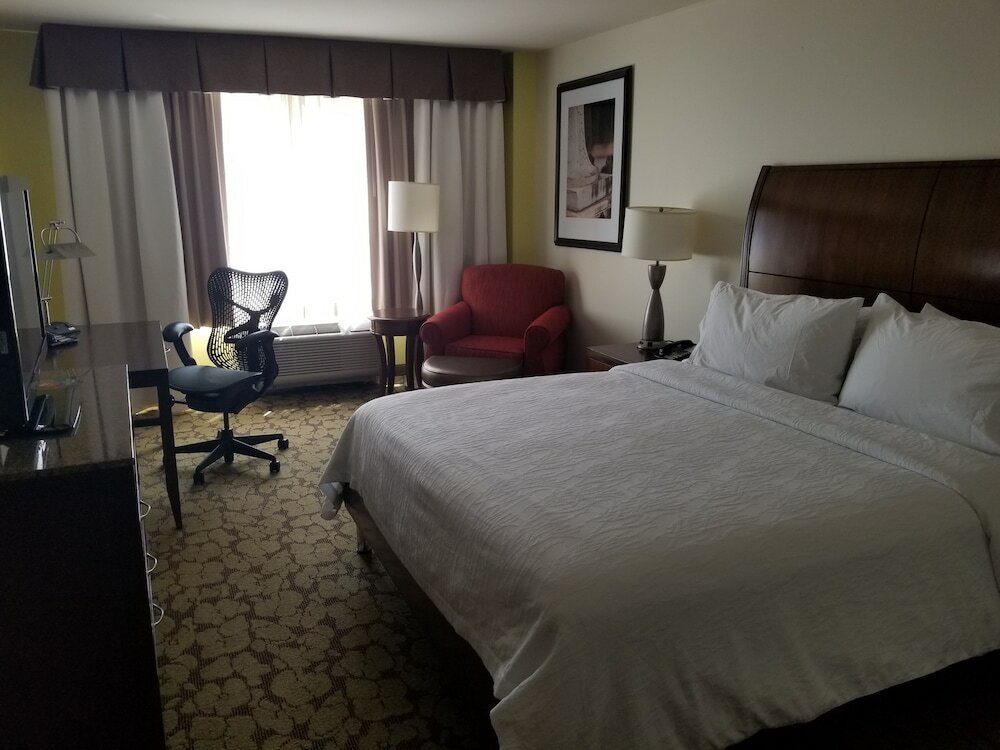 Room, 1 King Bed, Accessible, Bathtub (Mobility & Hearing)