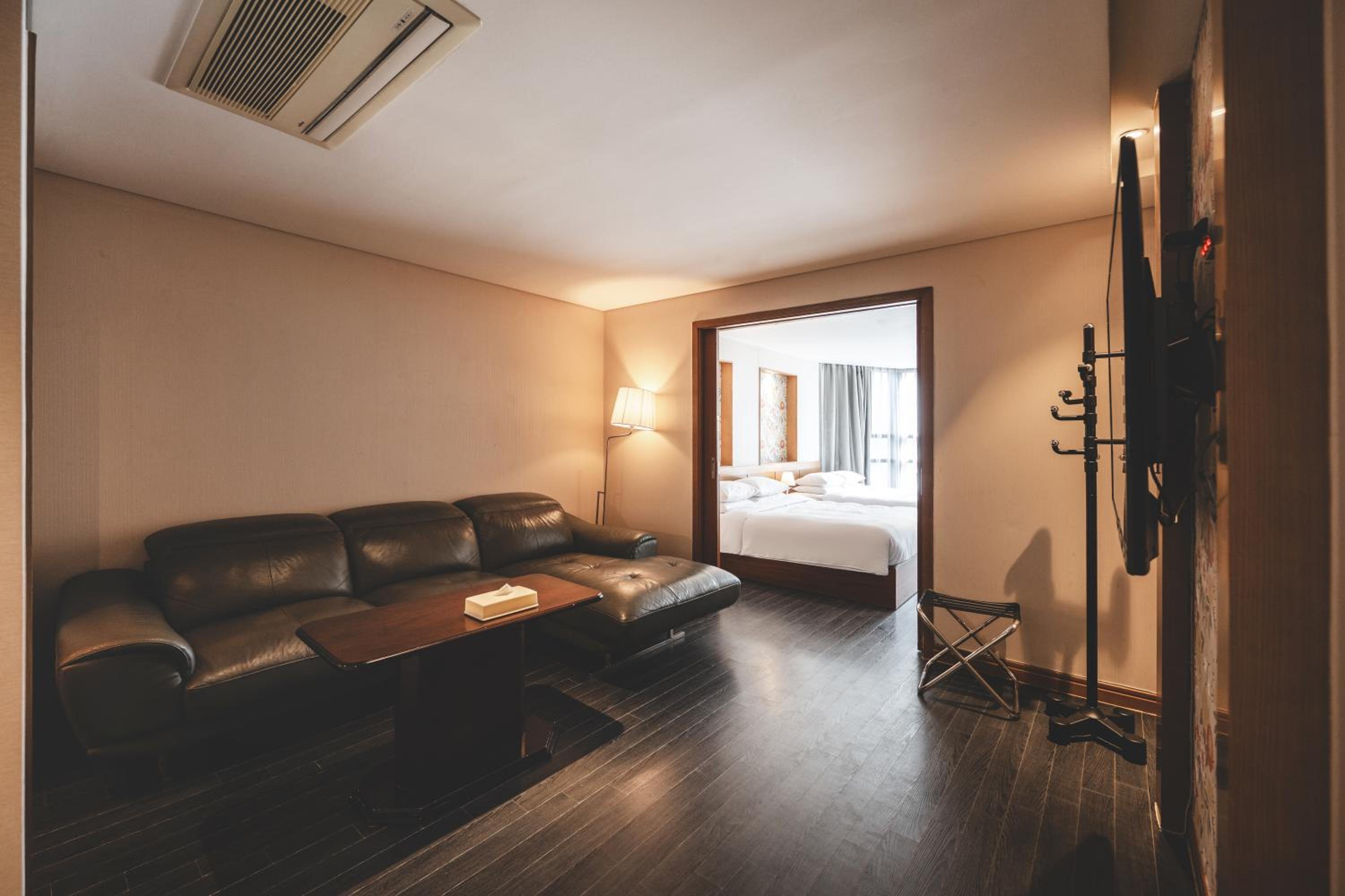 Family Queen Twin - Suite 