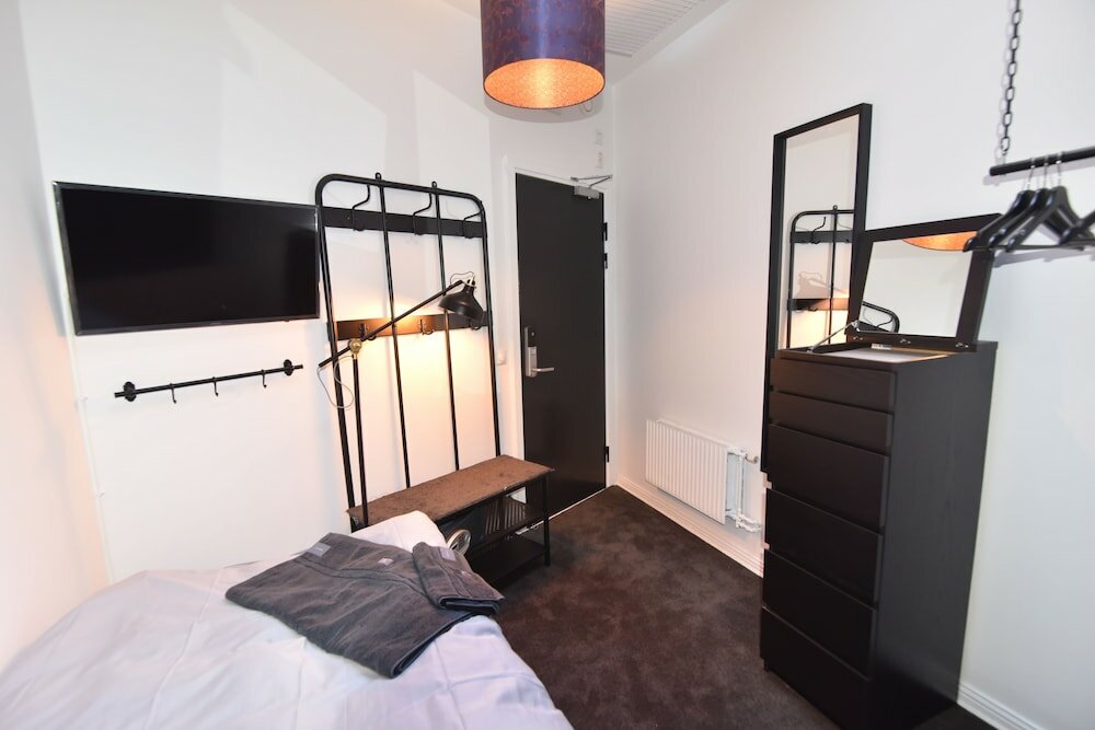 Basic Room, Skylight Window