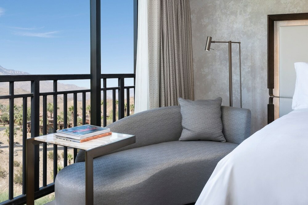Resort King, 1 King, Club Lounge Access