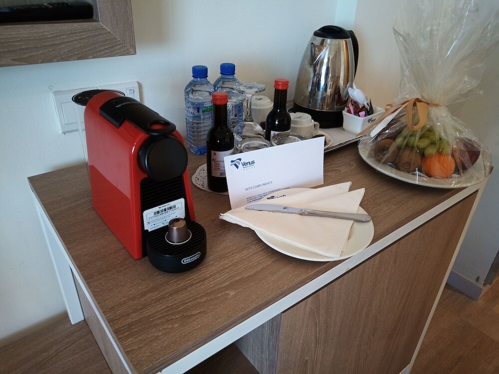 Deluxe Double or Twin Room, Partial Sea View