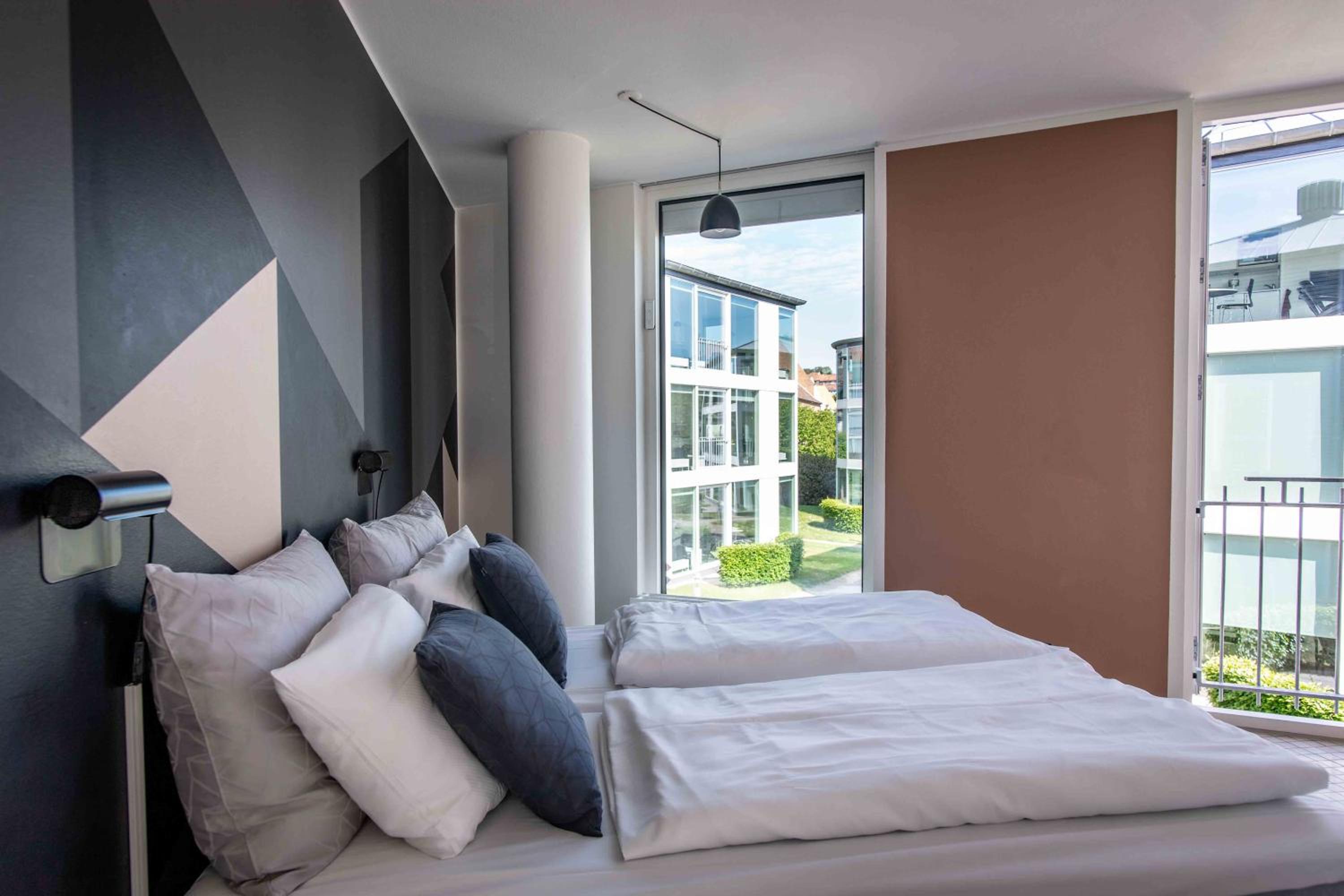 One-Bedroom Apartment with Partial Lake View