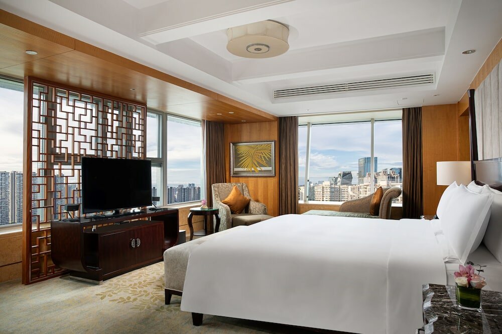 Junior Suite, 1 King Bed, Club Lounge Access