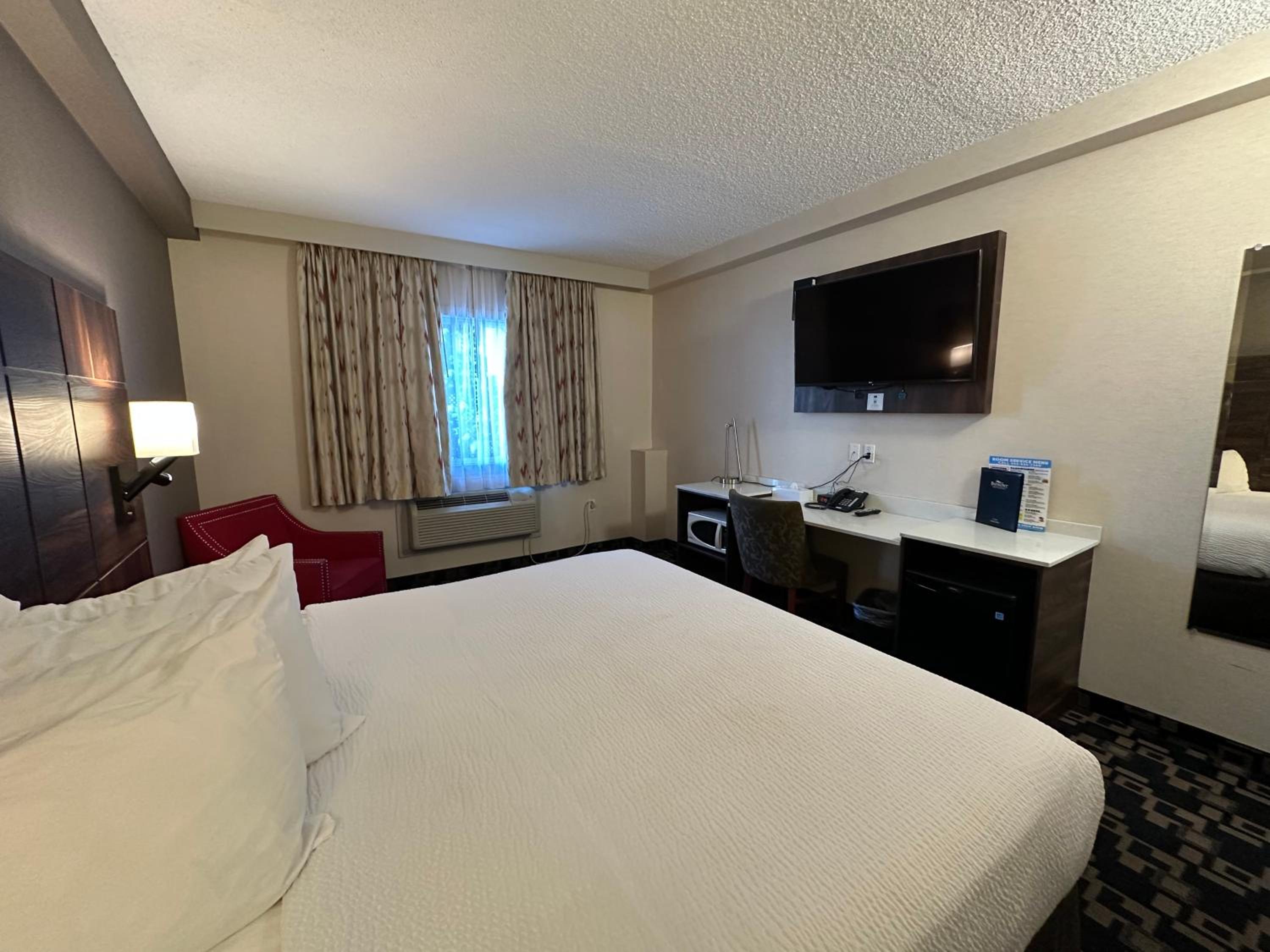 Queen Room - Non-Smoking