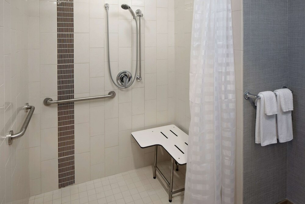 Room, 2 Queen Beds, Accessible (Shower)