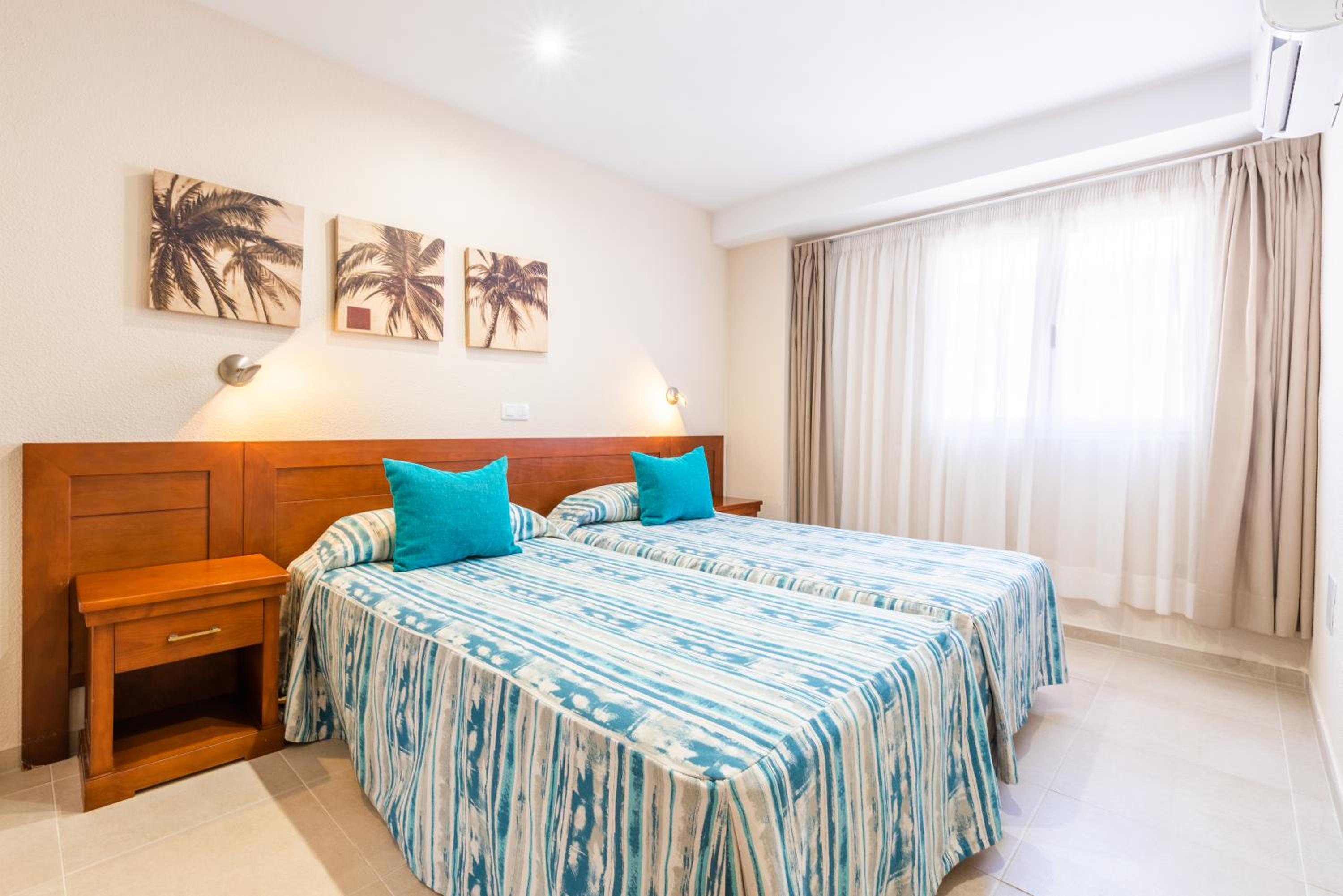 Three-Bedroom Superior Apartment with Sea View 