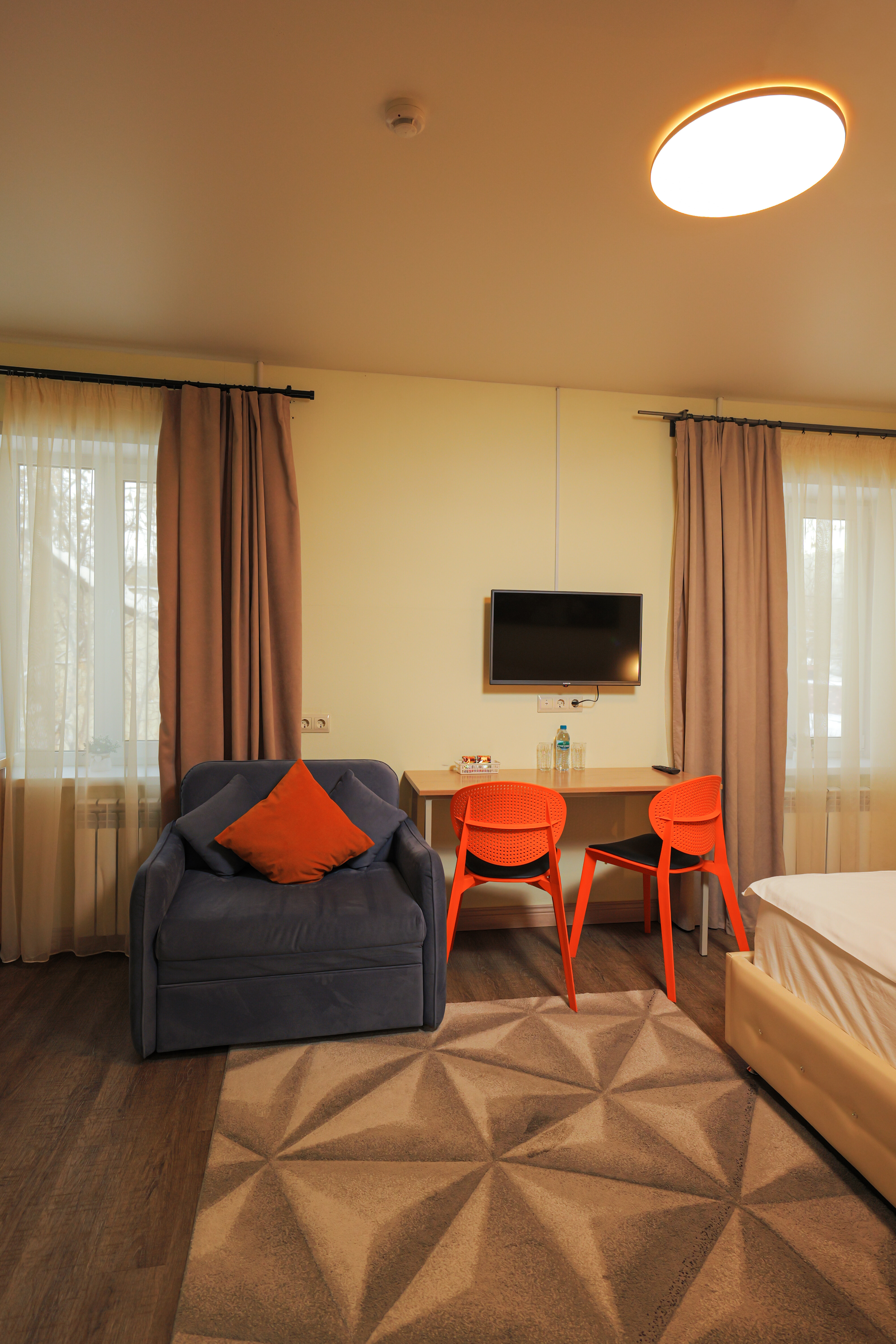 Трехместный номер «Комфорт» с душем