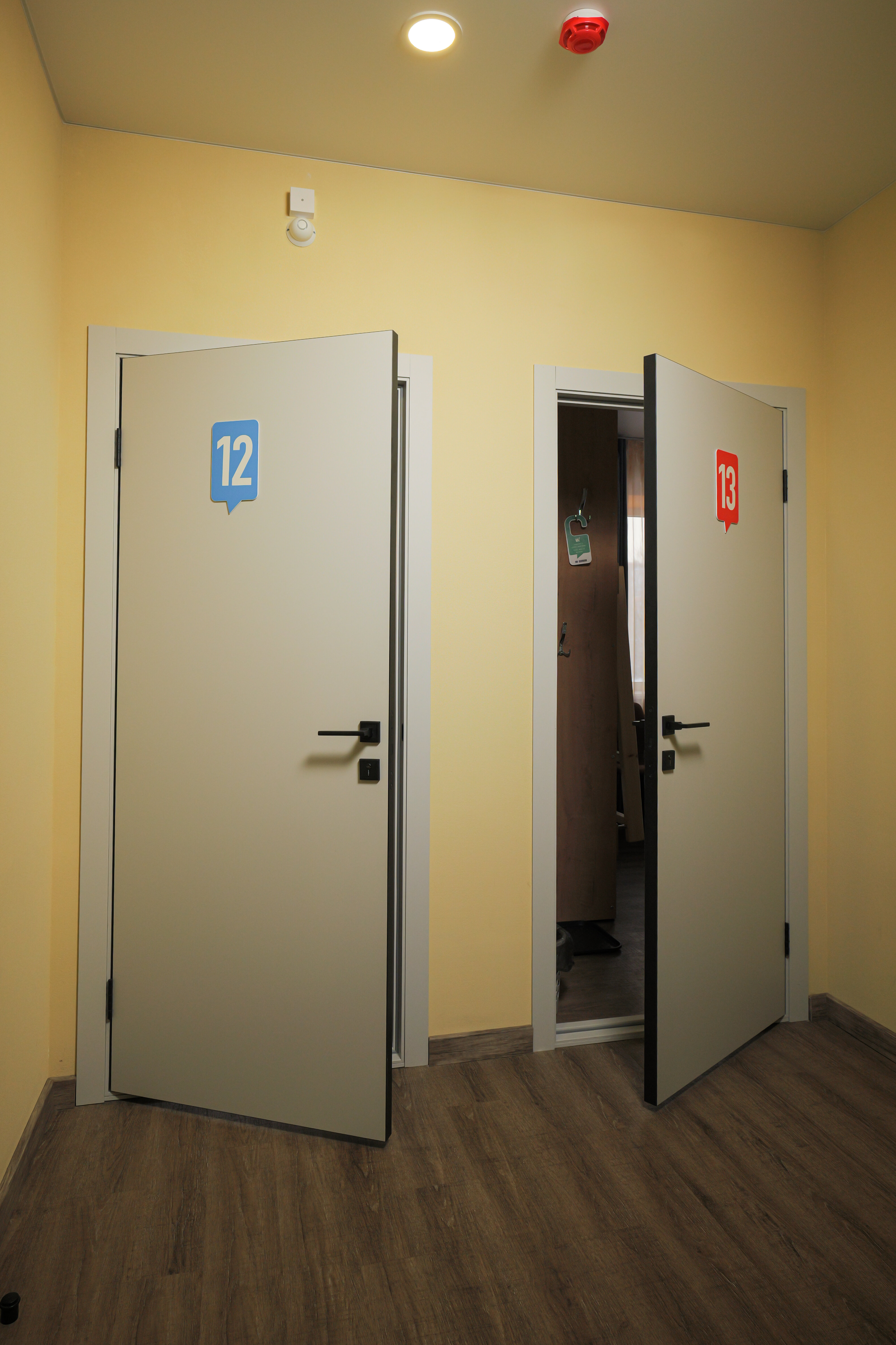 Четырехместный номер эконом-класса с общей ванной комнатой