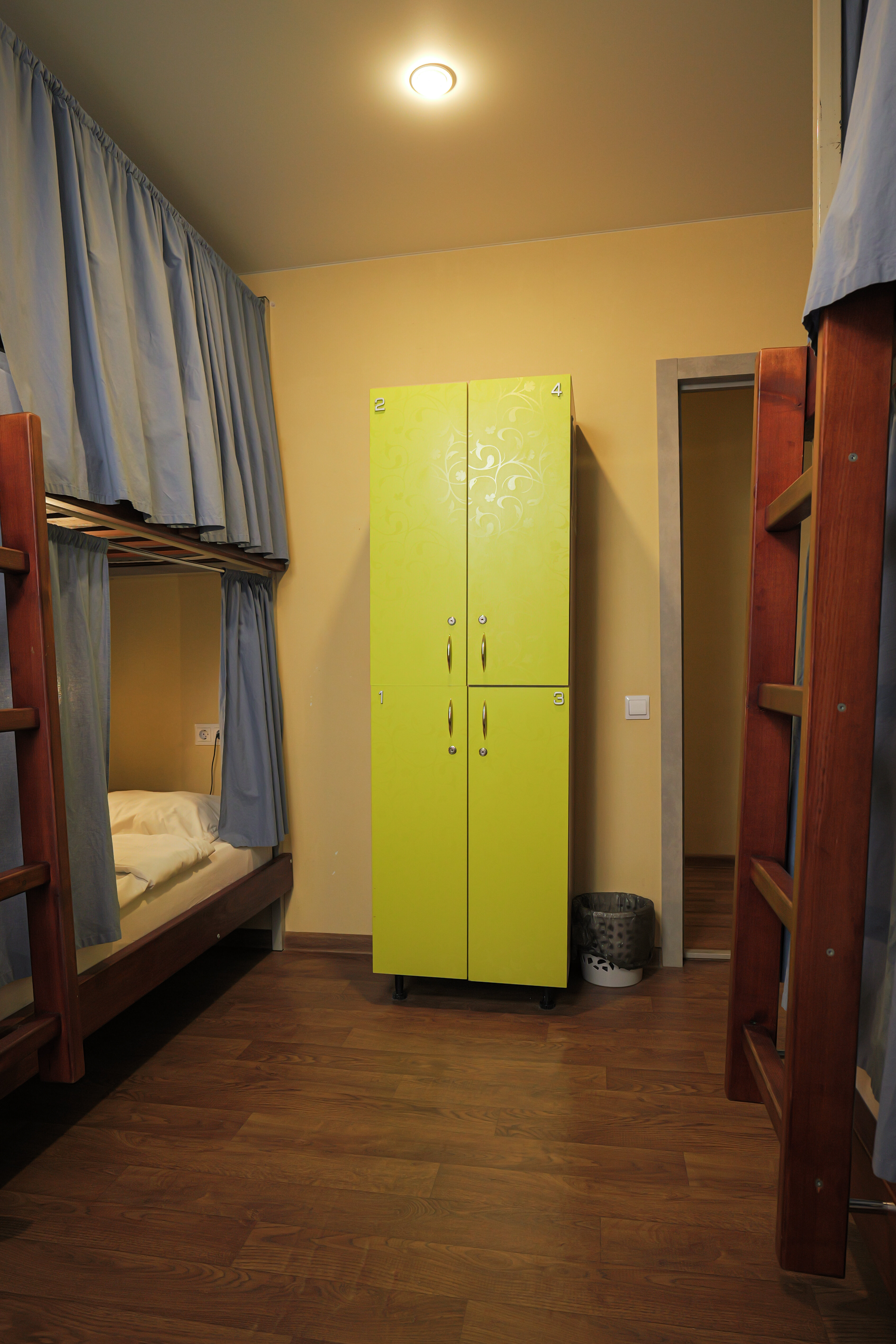 Общий номер для мужчин с 6 кроватями