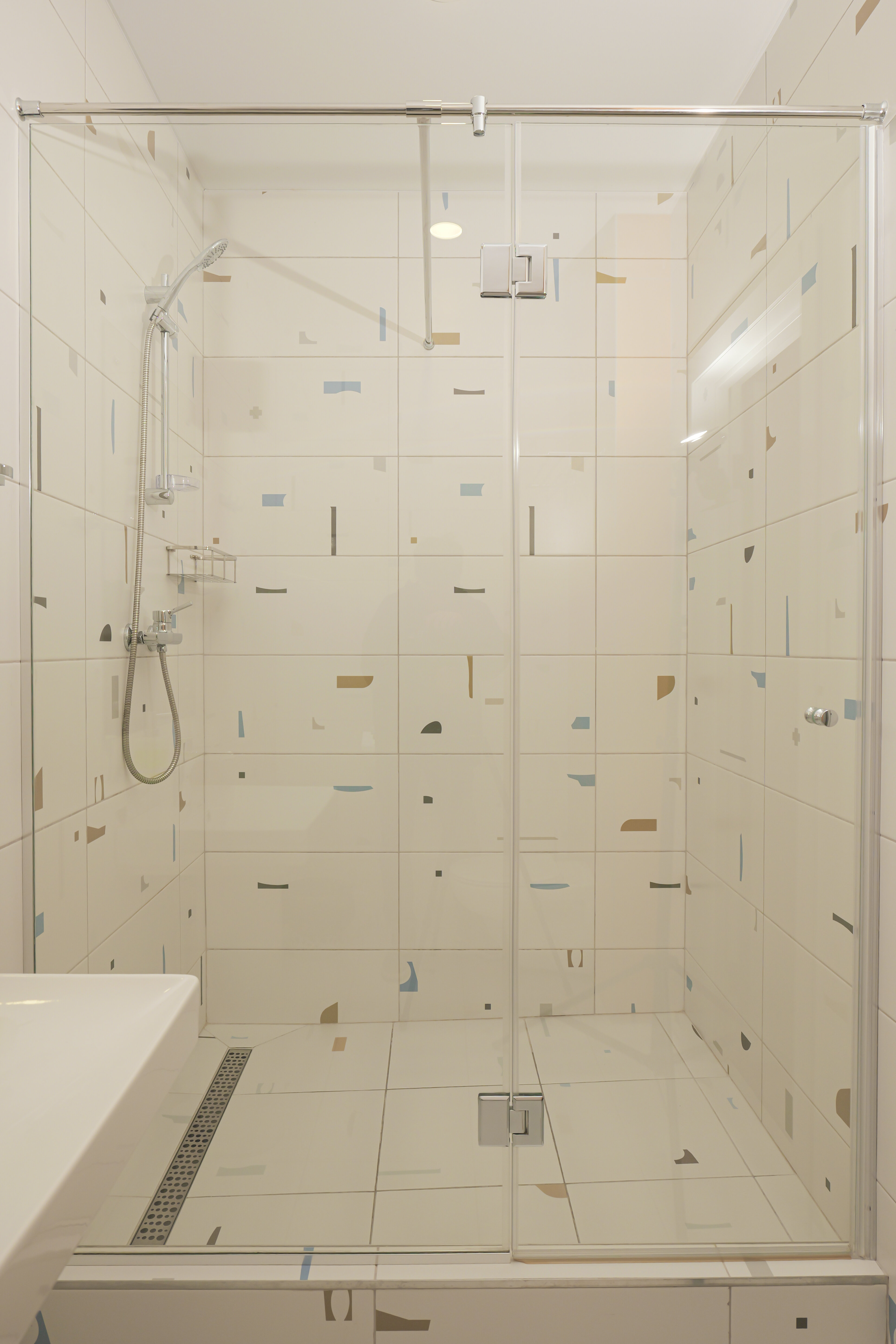 Четырехместный номер эконом-класса с общей ванной комнатой