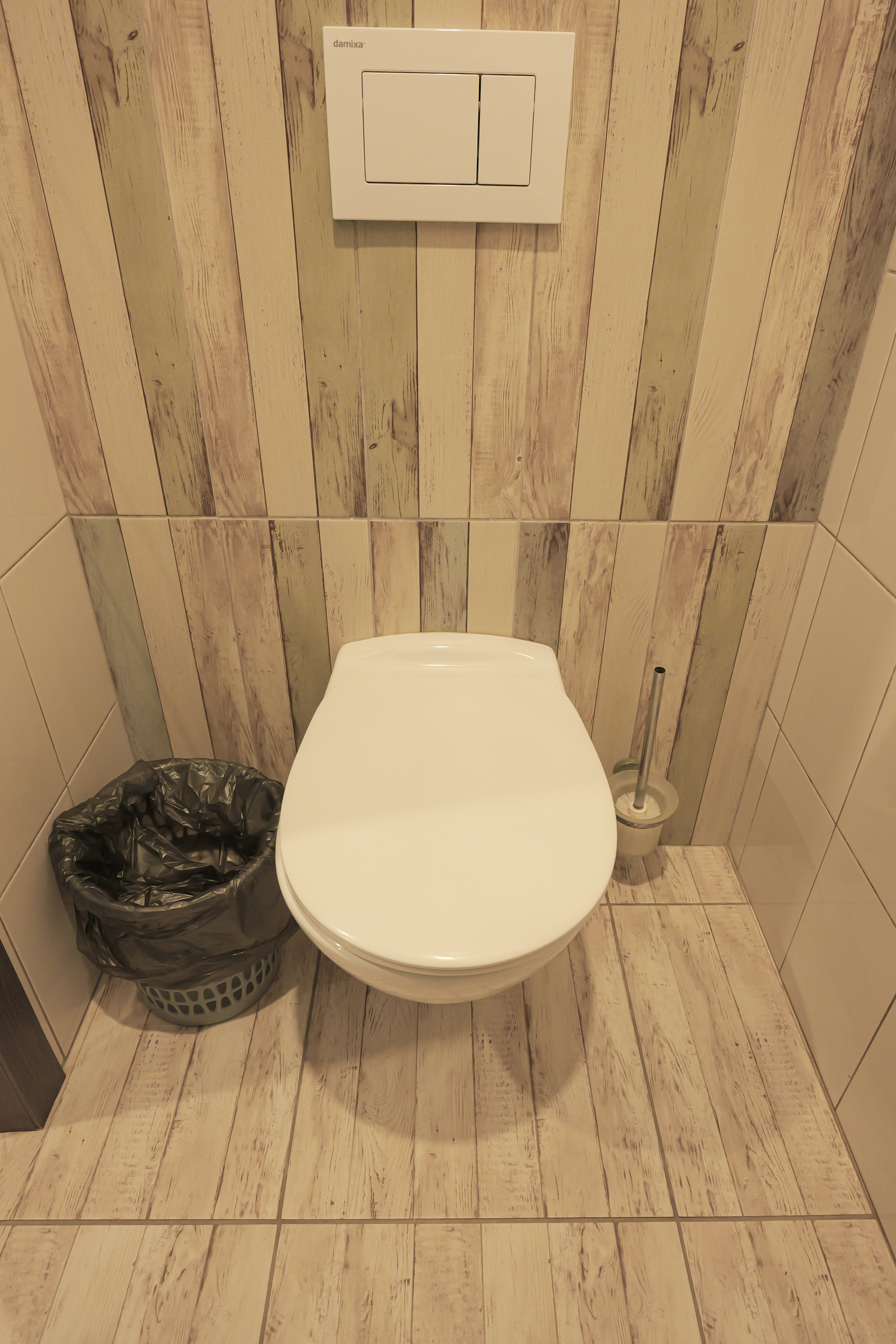 Трехместный номер эконом-класса с общей ванной комнатой