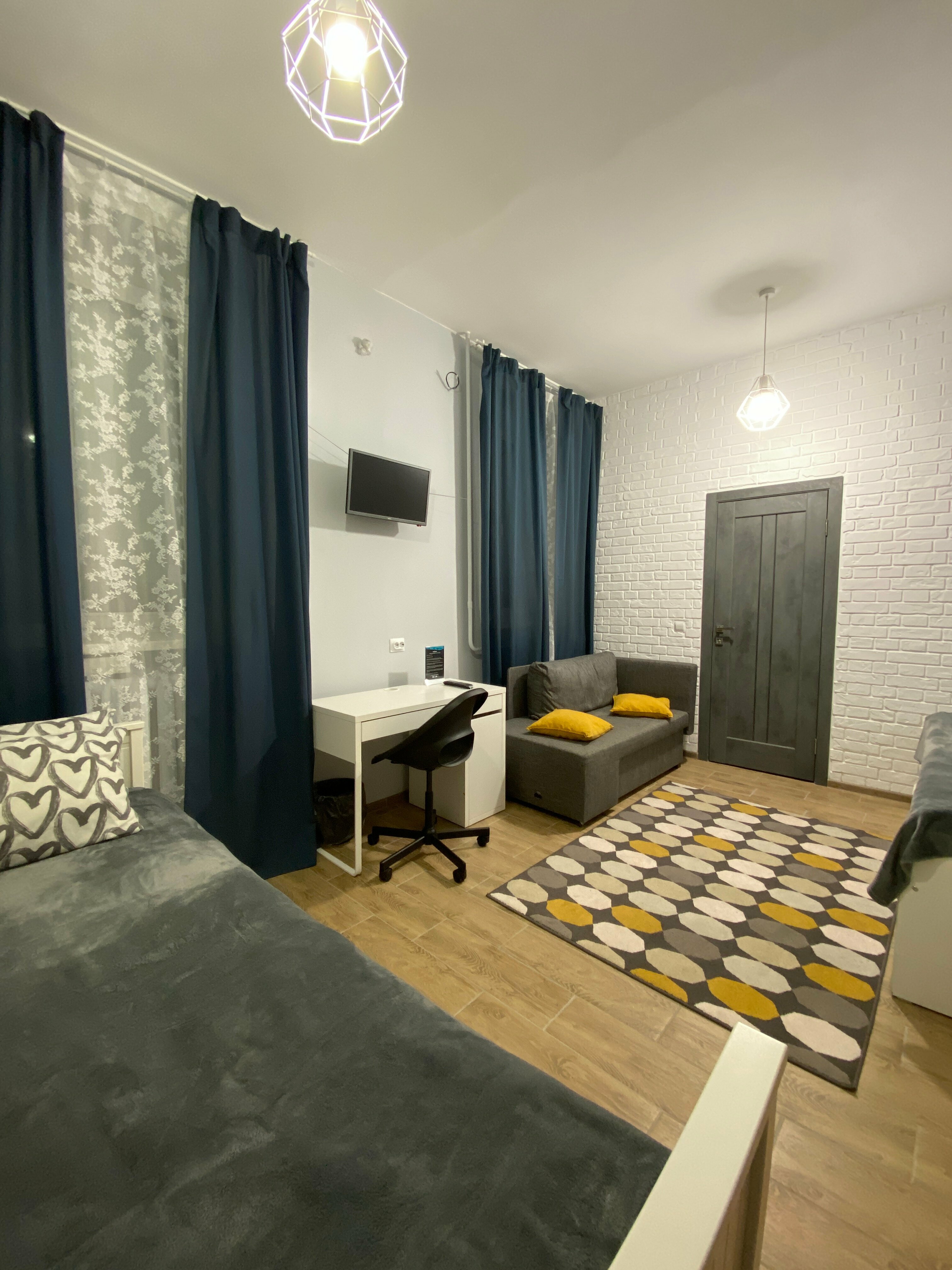 Стандартный номер с 2 односпальными кроватями и диваном