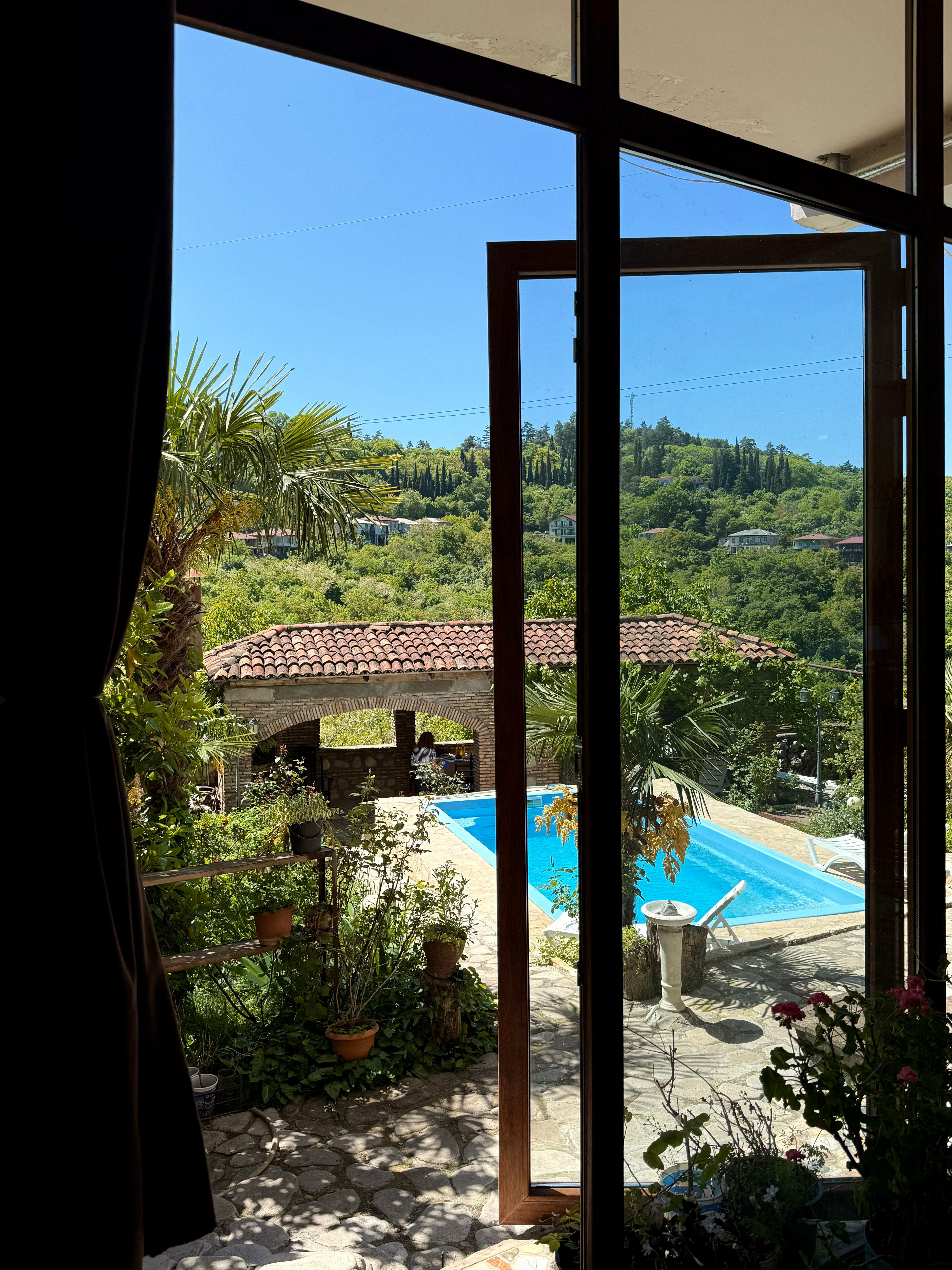 Семейный номер с видом на горы