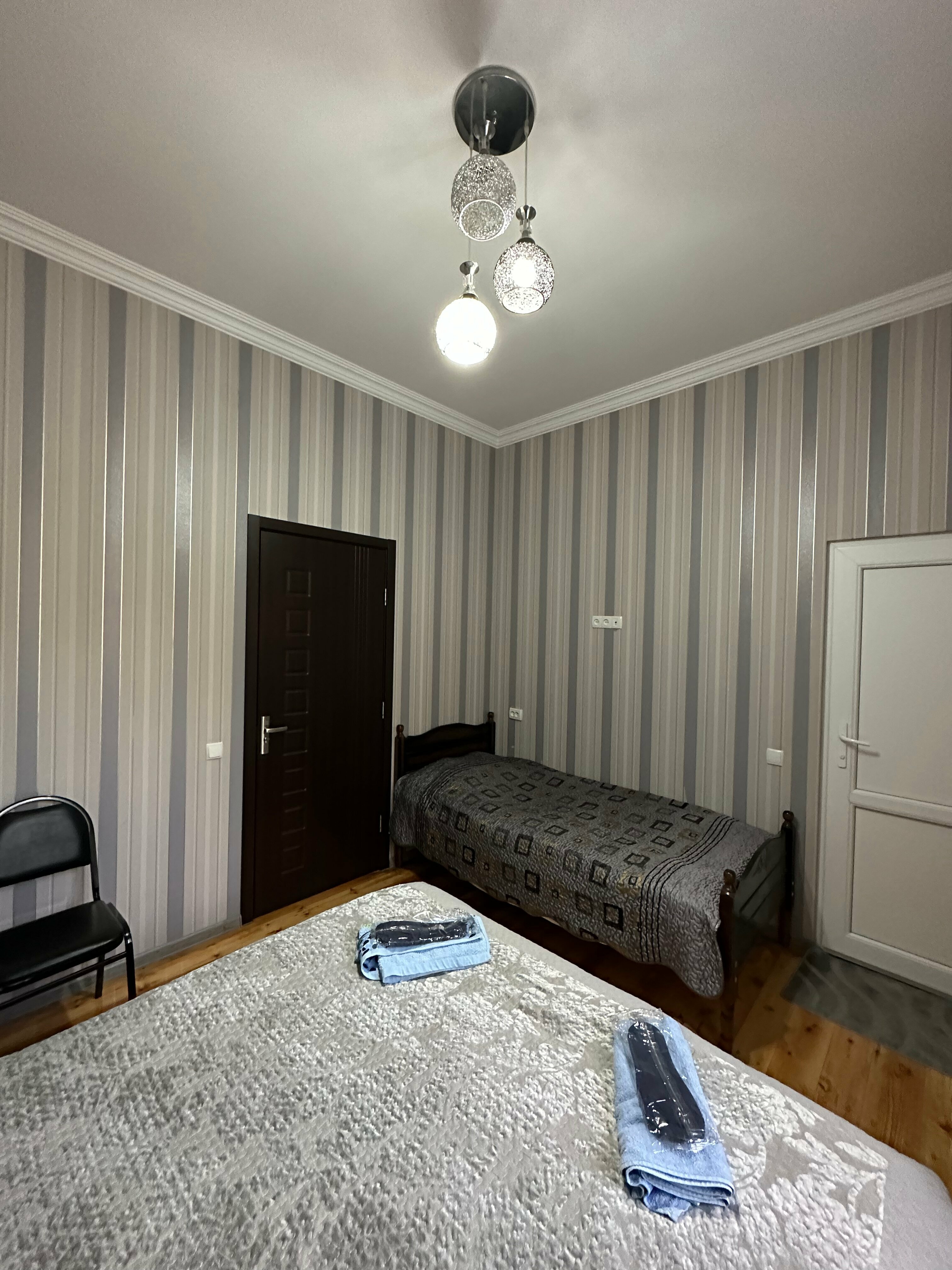 Трехместный номер «Комфорт» с душем