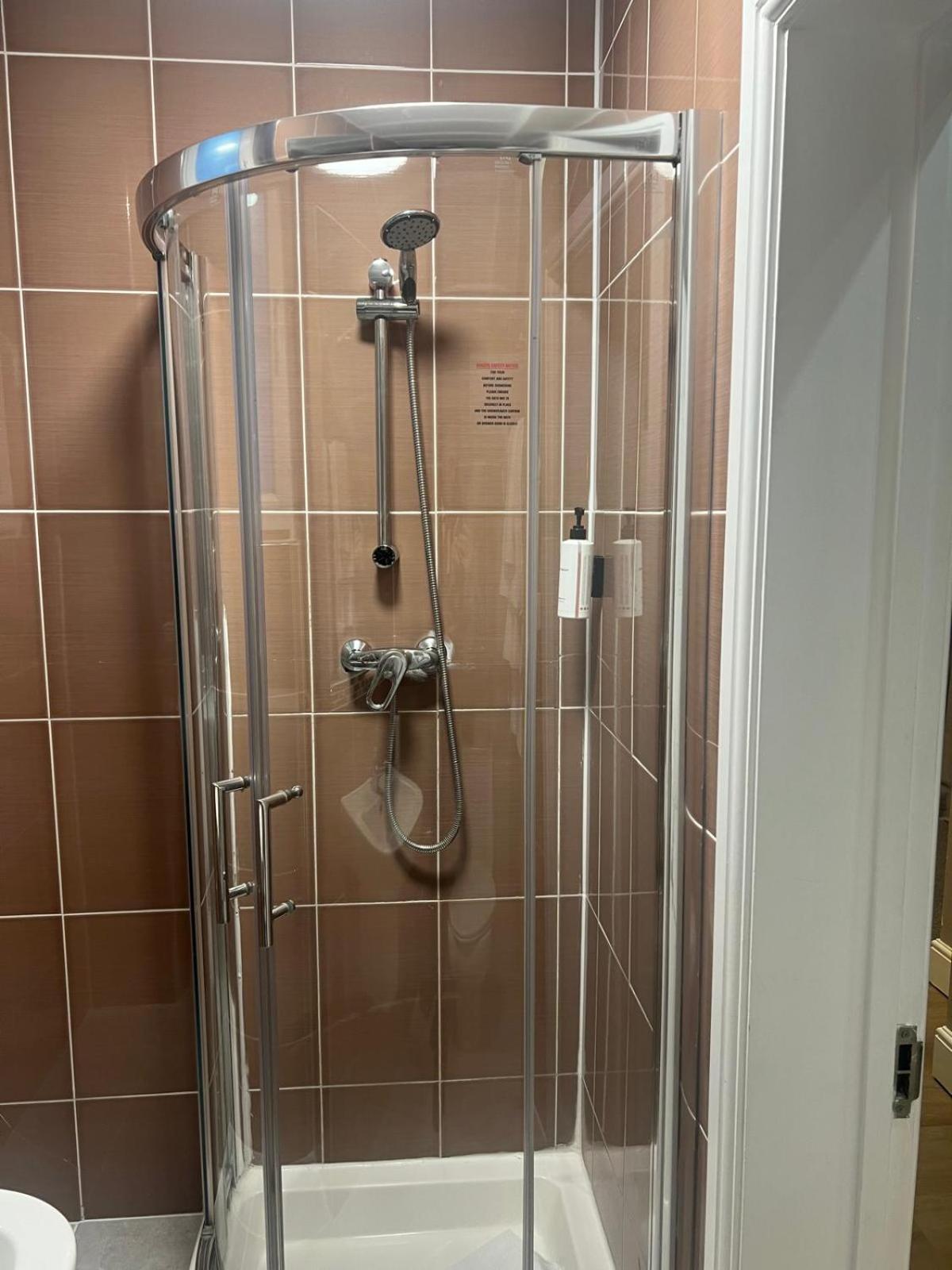 Double Room (Lower Ground Floor) 