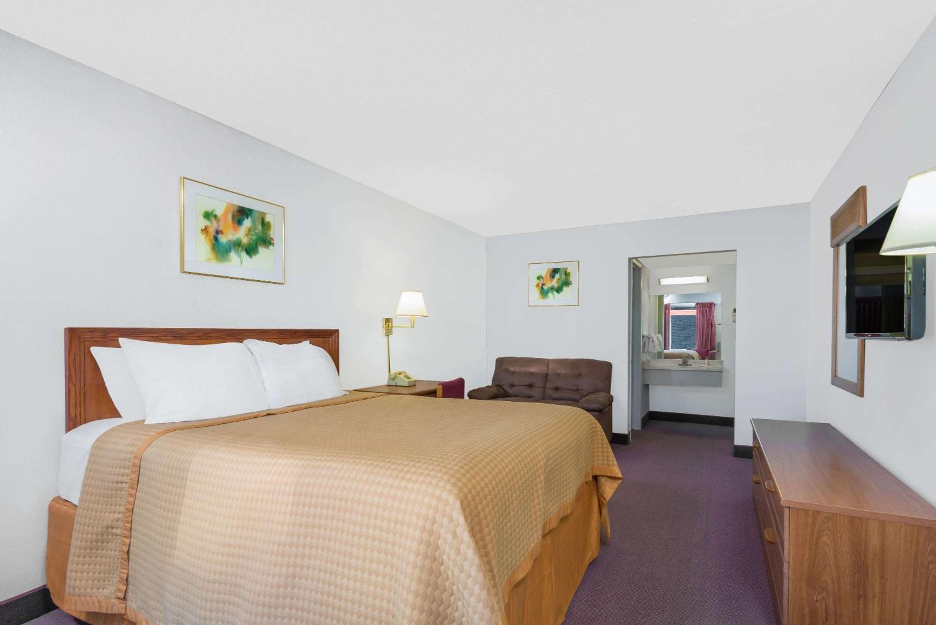 King Room - Non-Smoking