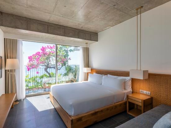 Deluxe Ocean Front Room with Balcony