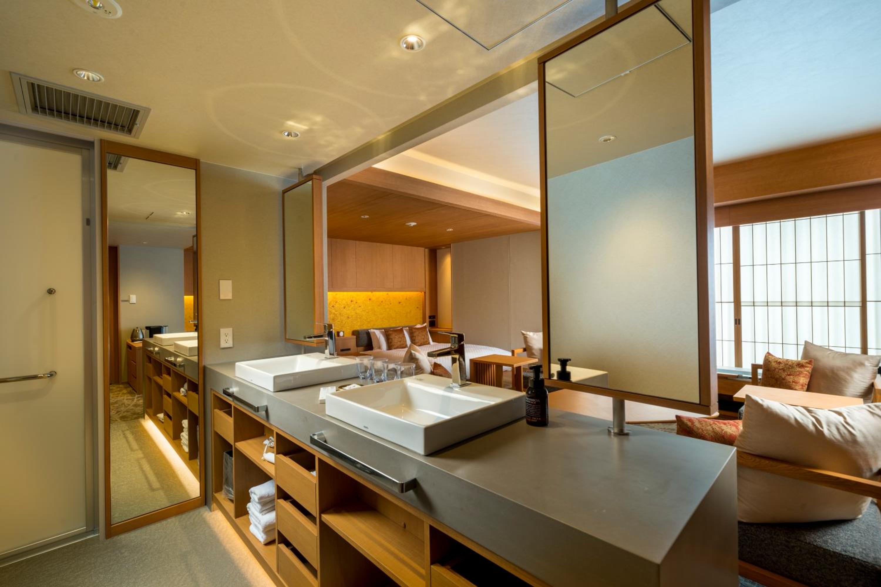 Signature Theater Suite Room