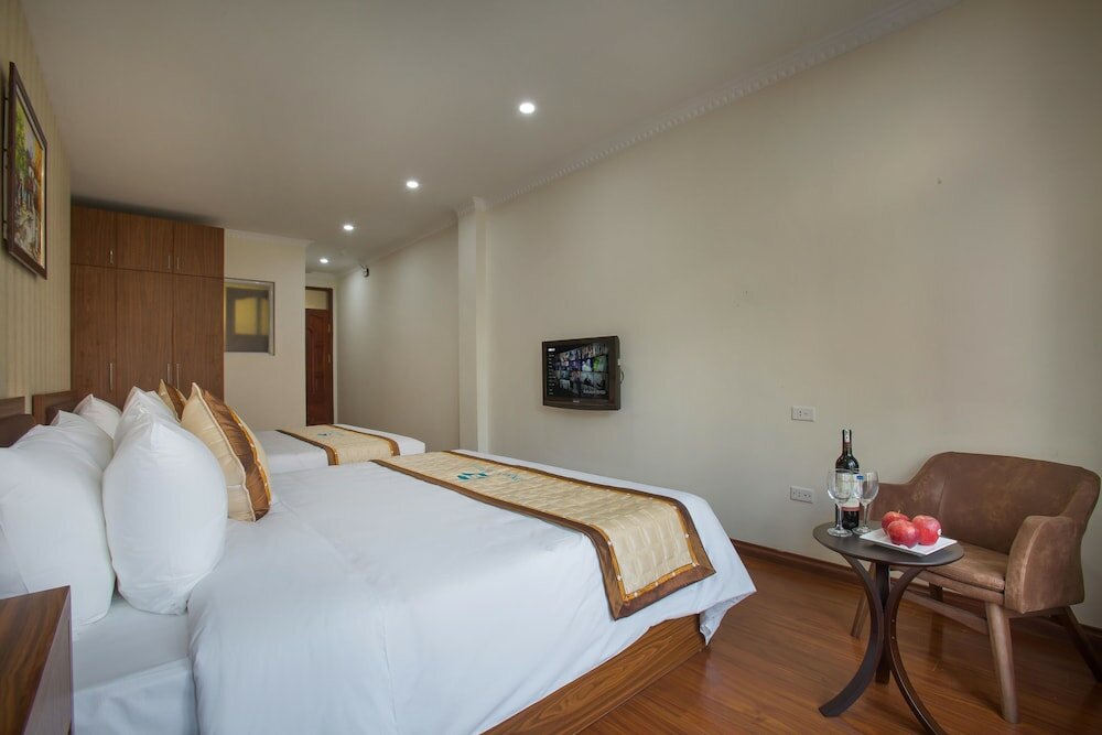 Quiet Suite Family with Skyline Window