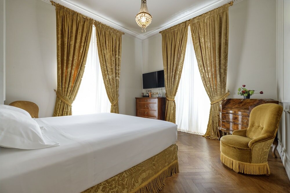 Deluxe Room, Corner