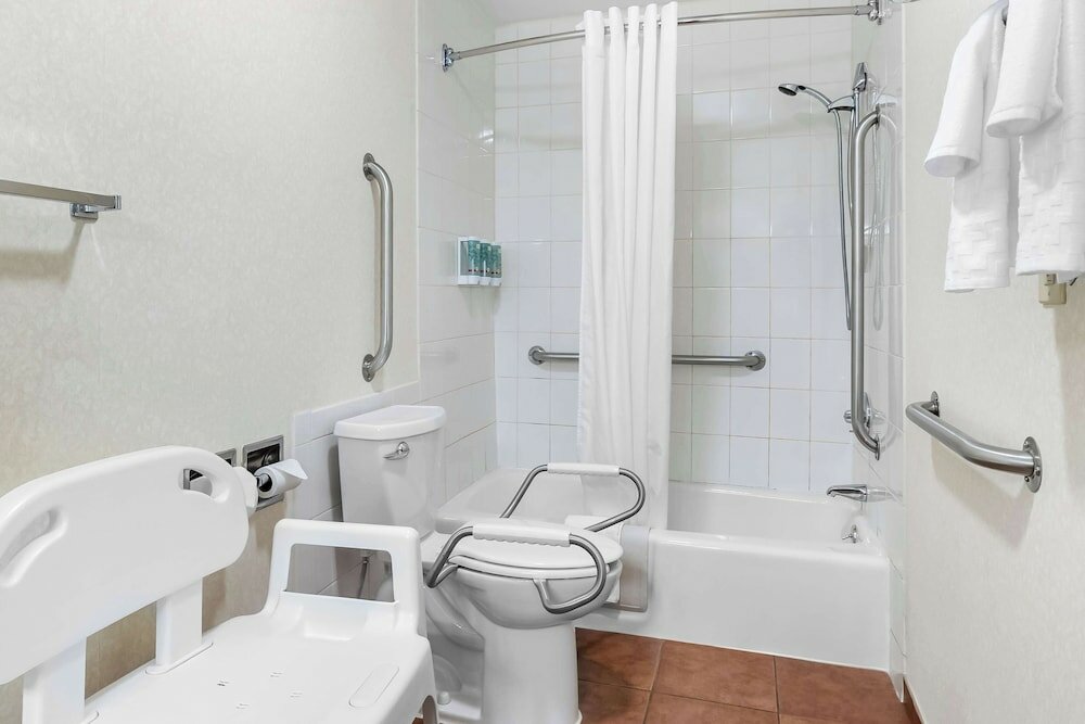 Standard Room, 2 Queen Beds, Accessible, Refrigerator & Microwave (1st Floor)