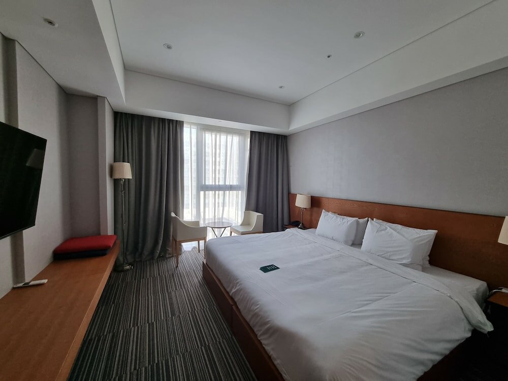 Deluxe Hollywood King Room