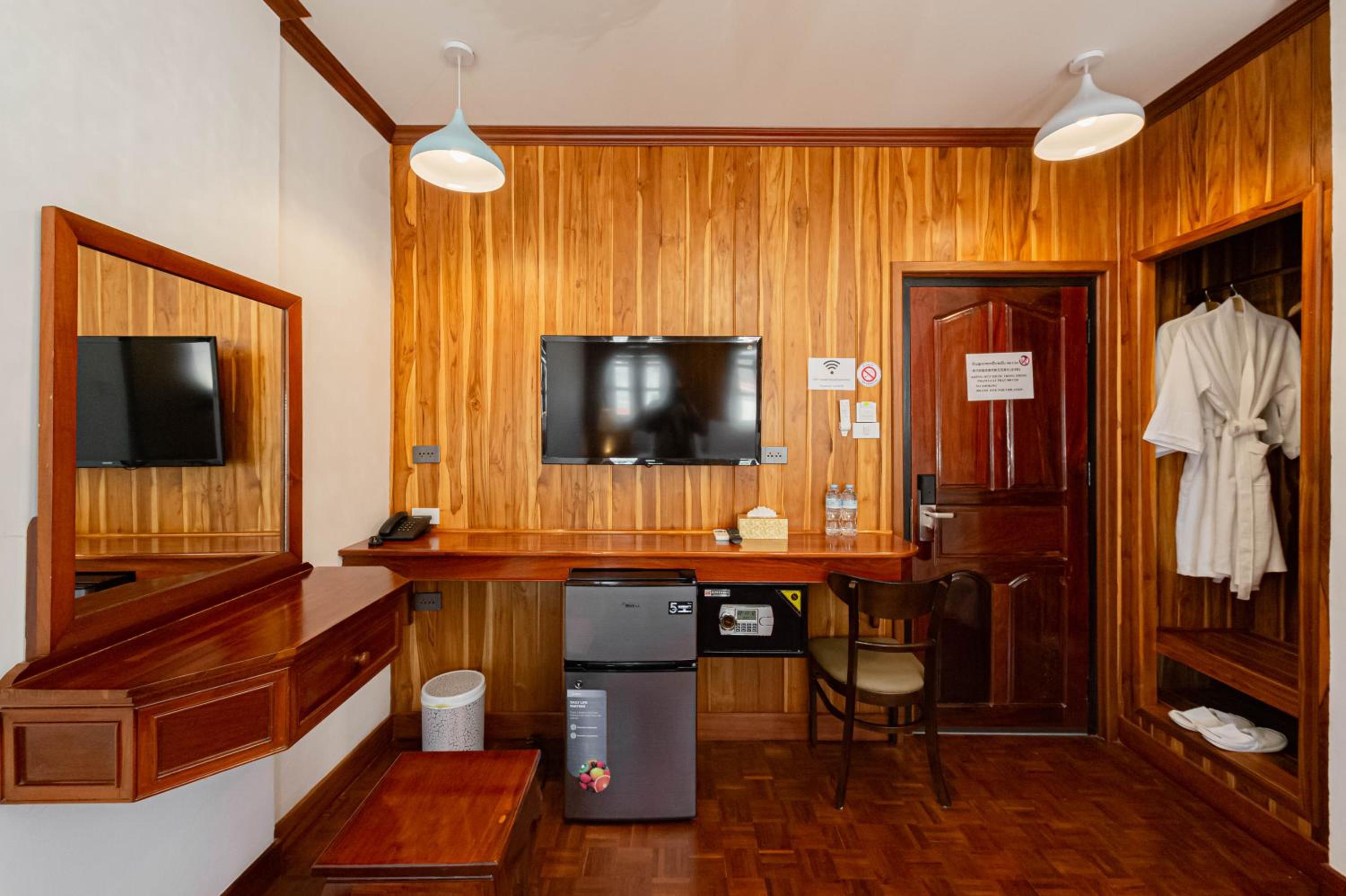 Deluxe Double Room with Balcony