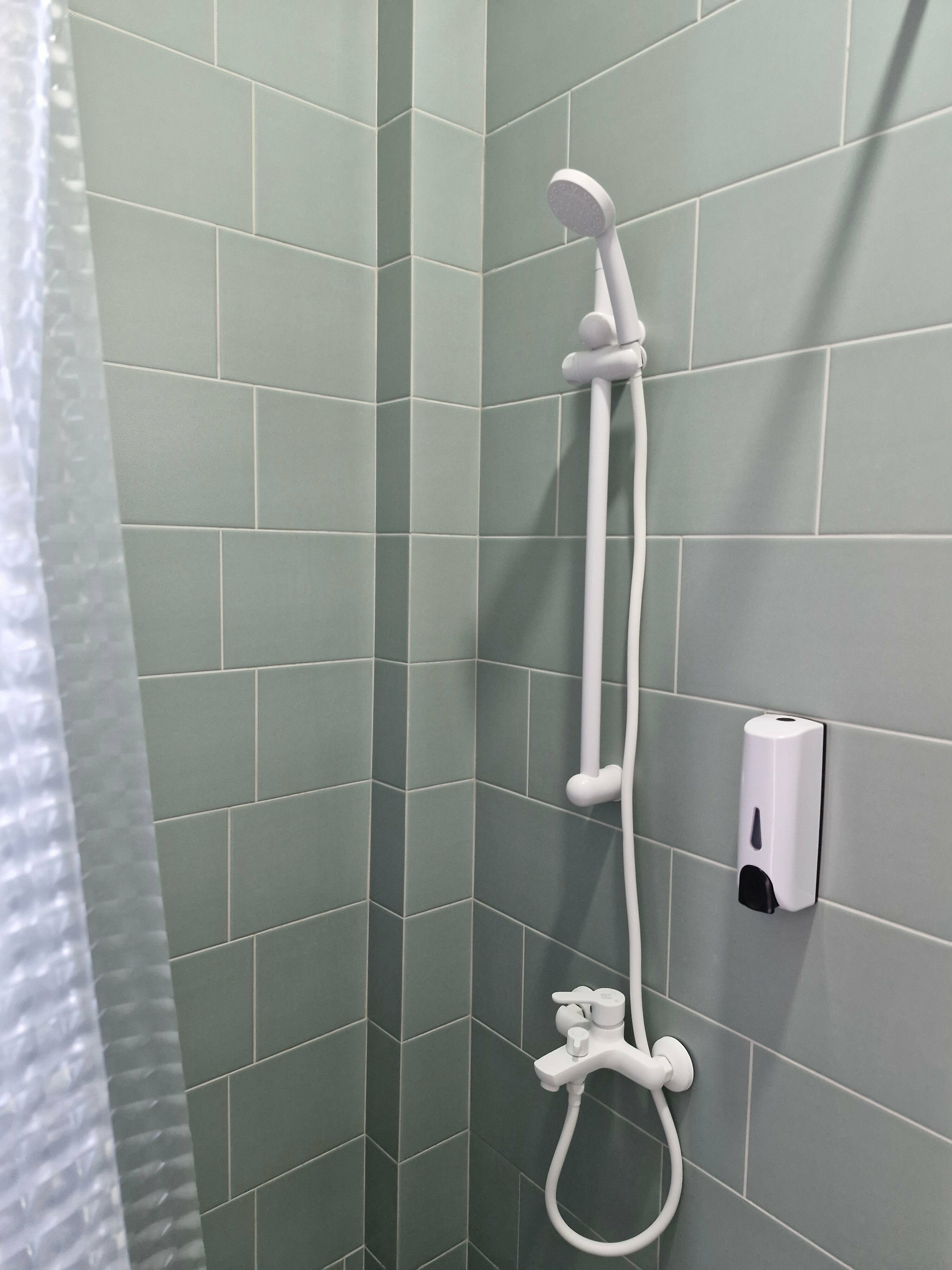 Трехместный номер с видом на горы