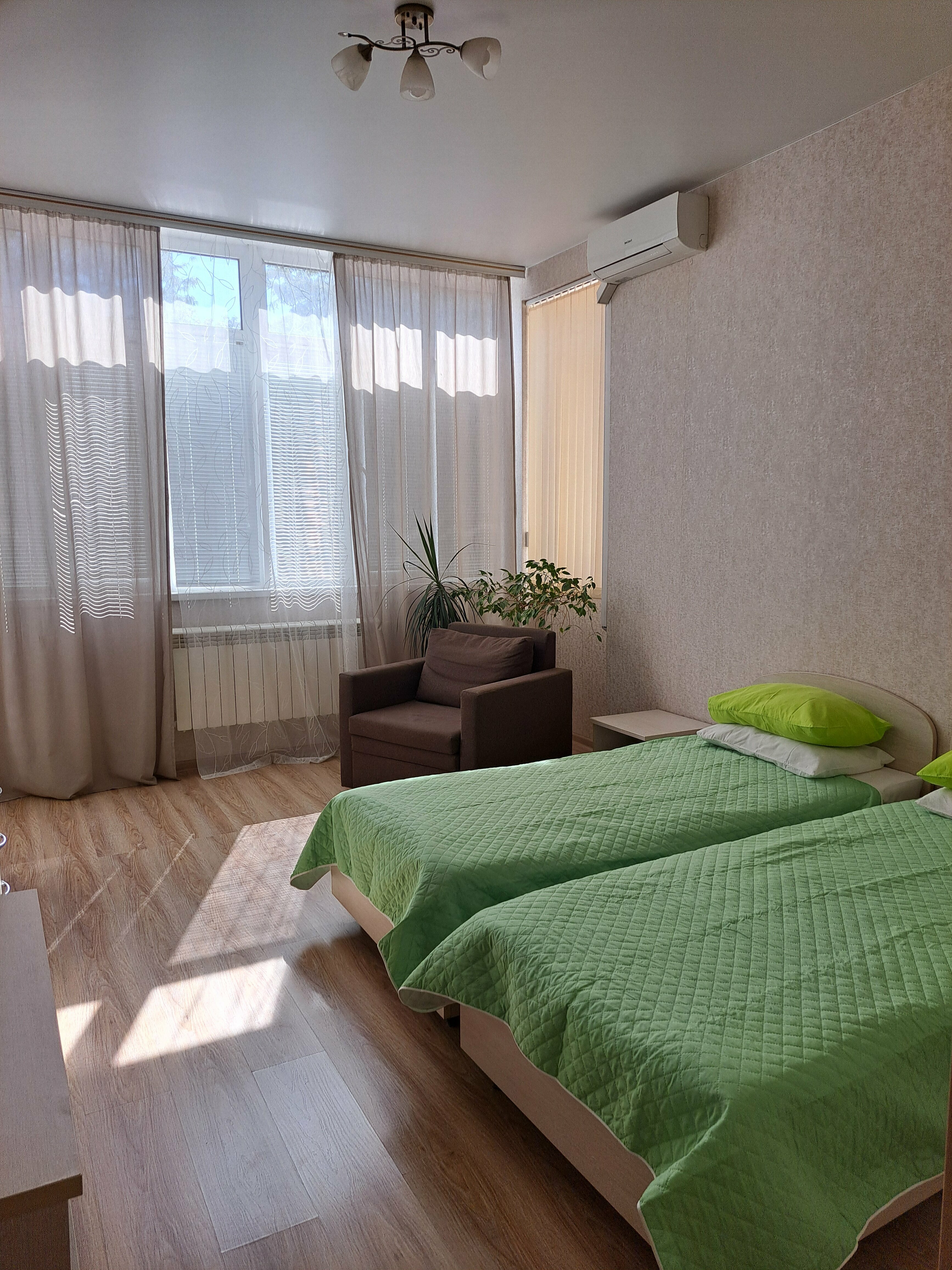 Cемейный номер с собственной ванной комнатой