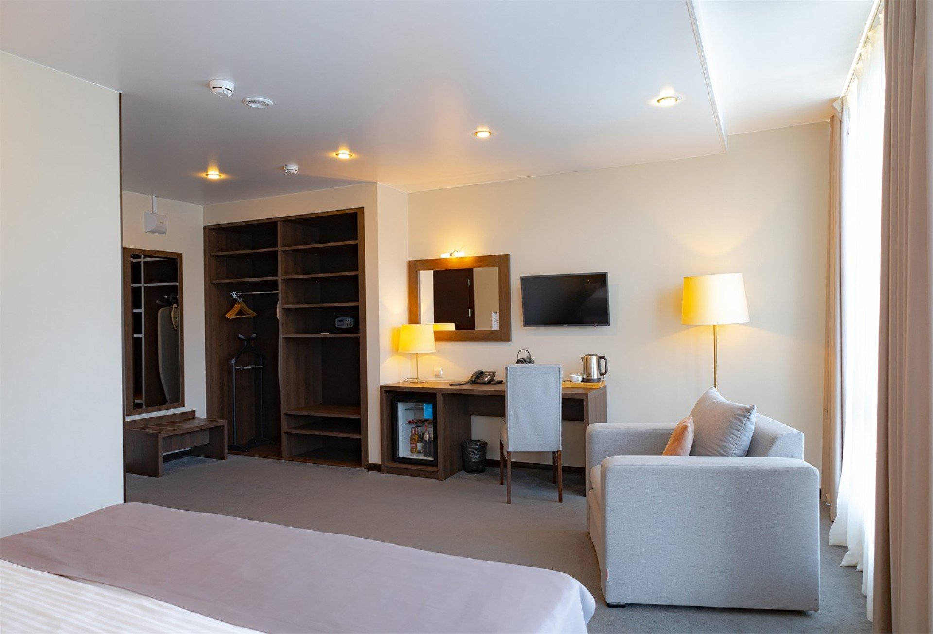 КОМФОРТ ДВУХМЕСТНЫЙ С КРЕСЛОМ (второй корпус)