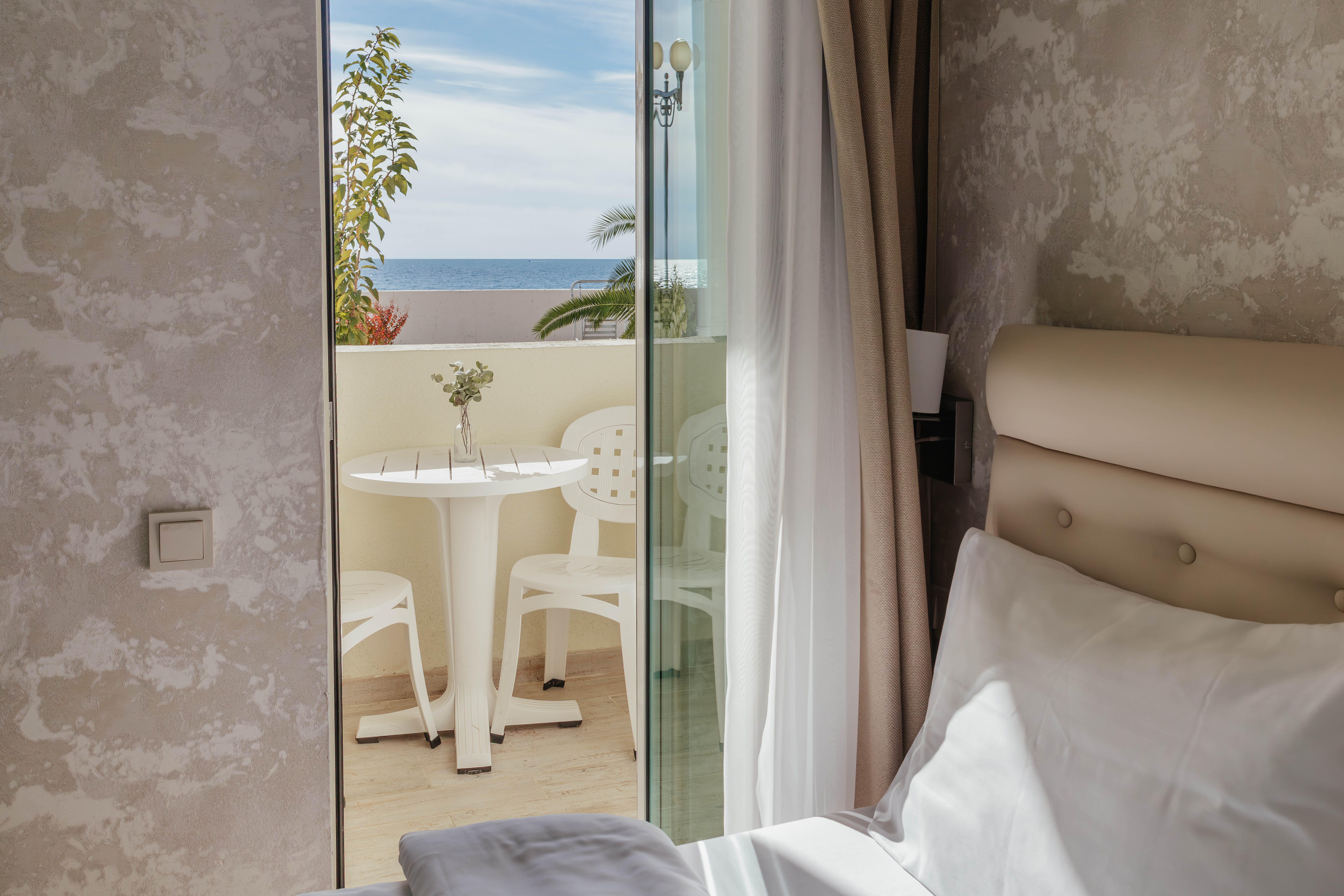 Стандарт улучшенный с балконом вид на морскую сторону