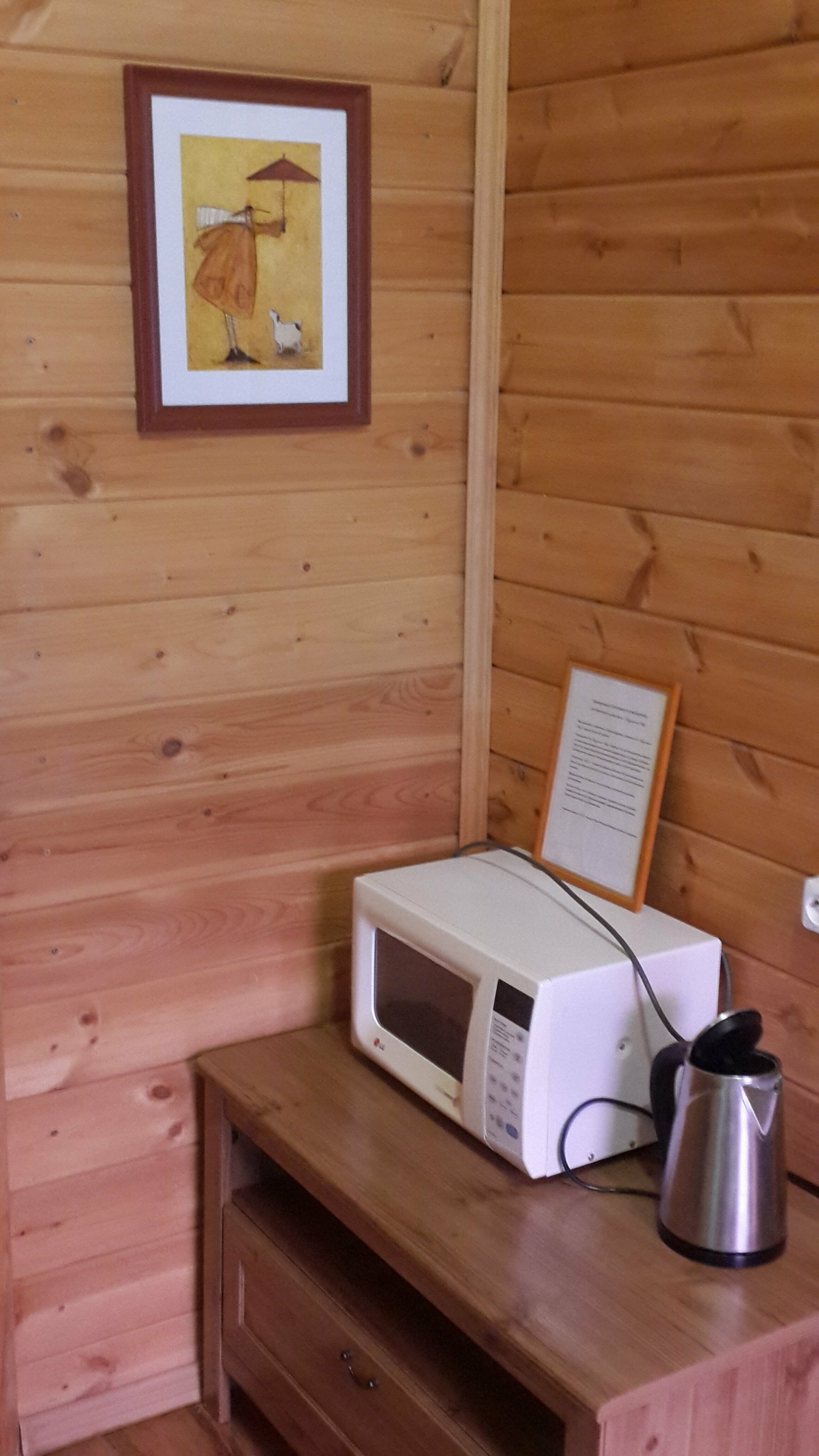 Трехместный номер эконом-класса с общей ванной комнатой