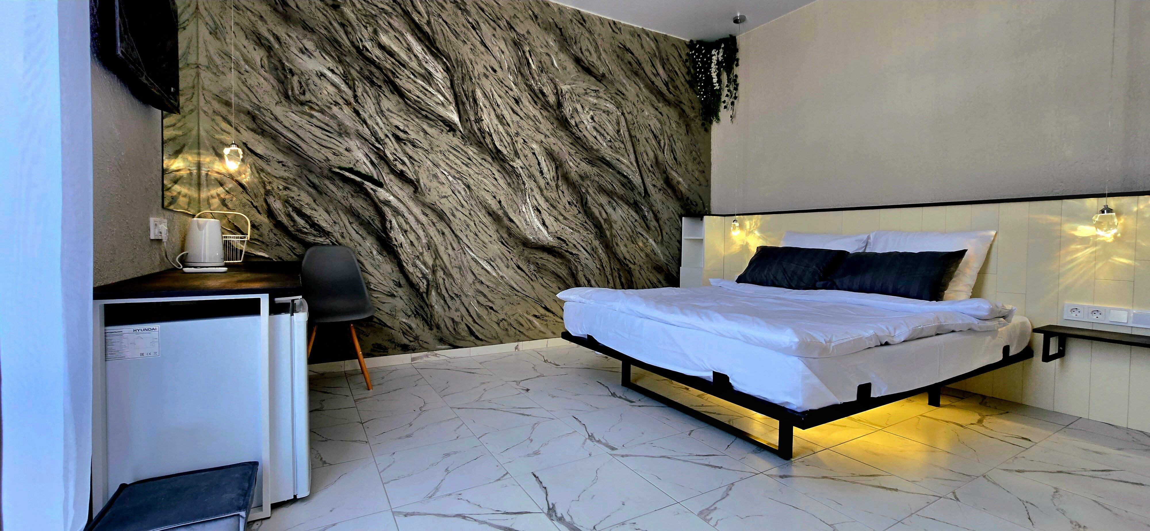 Водопад, Бухта, Скала