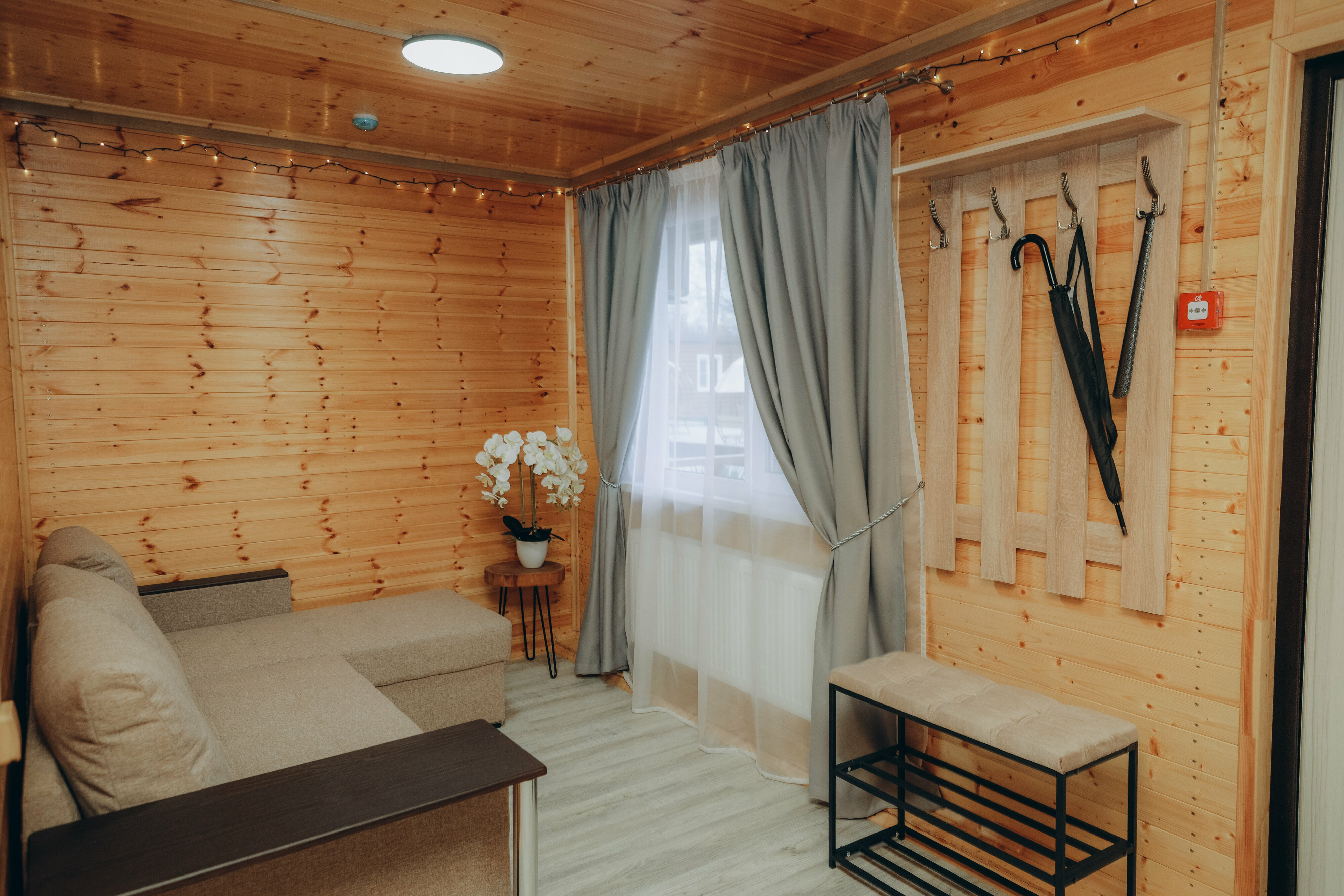 Двухместный номер с двуспальной кроватью и дополнительной кроватью