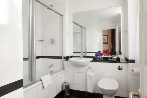Double Studio with Kitchenette в Grange Buckingham Hotel