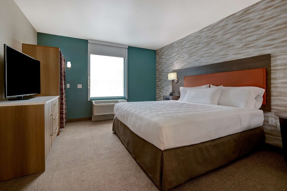 Suite, 1 King Bed, Accessible (Mobility & Hearing, Roll-in Shower)