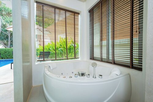 Beachfront Grand Pool Villa (1 Bed) в La Flora Resort Patong