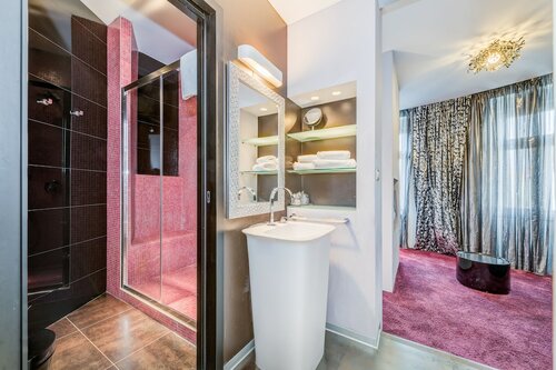 Deluxe Double Room &amp; Extra Sofa Bed, City View в Starlight luxury rooms