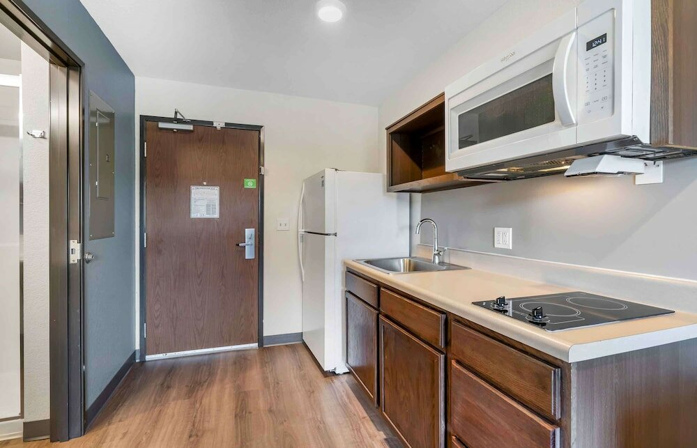 Standard Studio, 1 Queen Bed, Non Smoking, Refrigerator & Microwave
