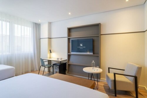 Трехместный номер в Eurostars Acteón