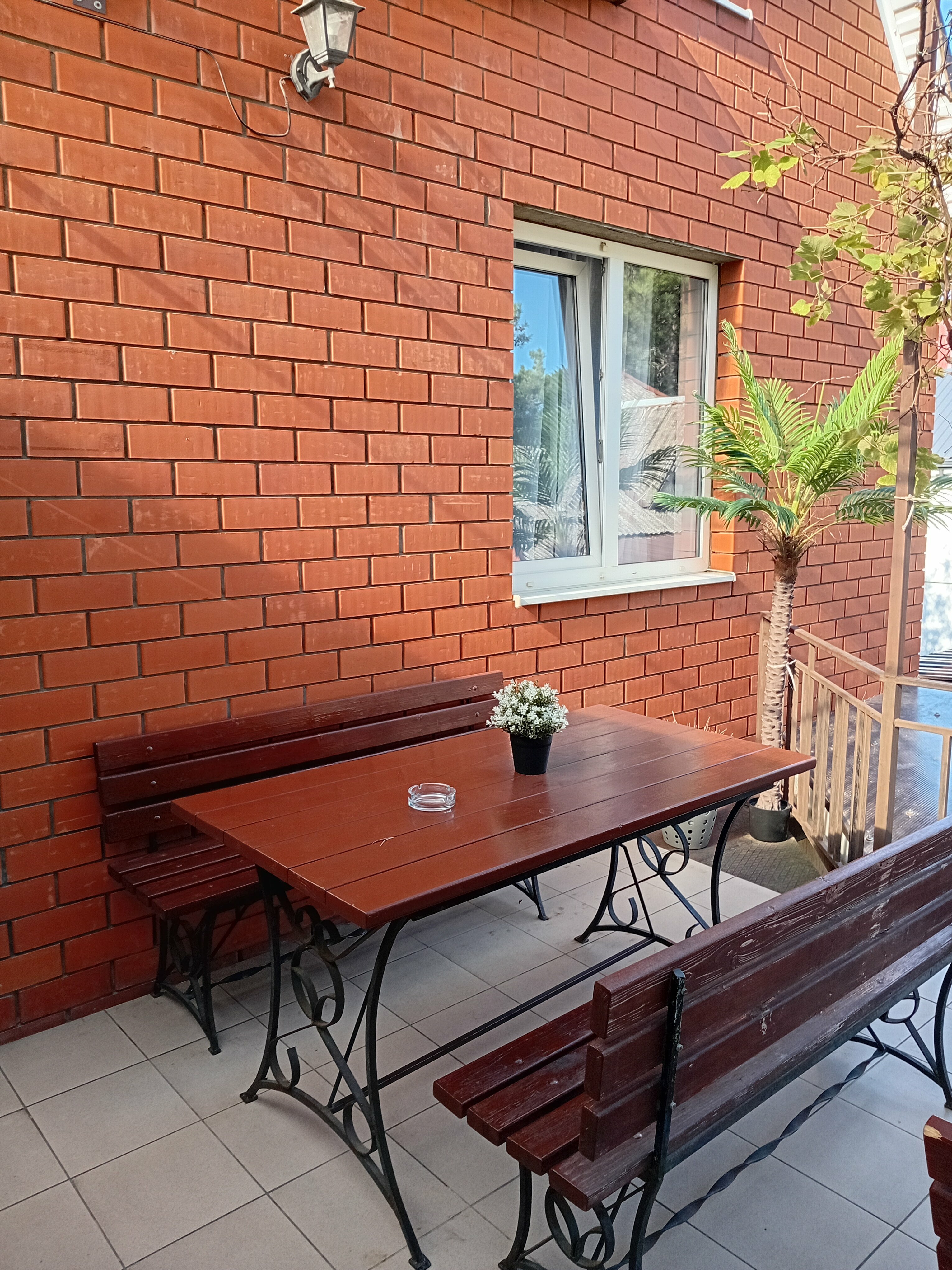 Трехместный номер с видом на горы