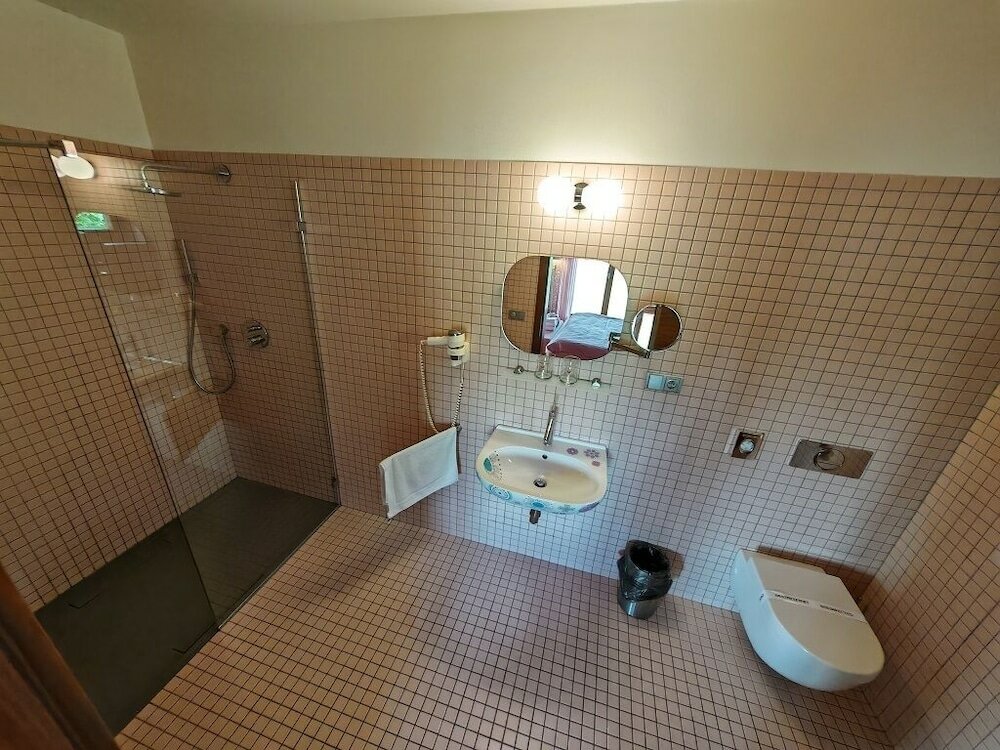 Exclusive Room (Exclusive)