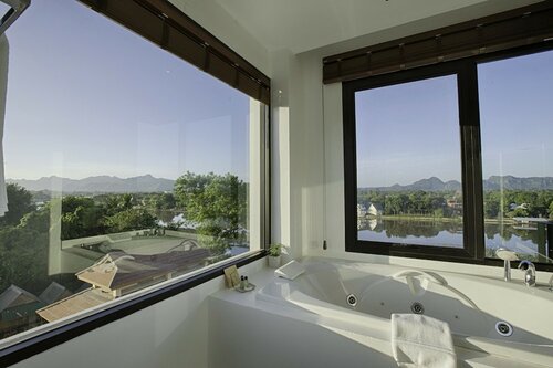 Jacuzzi Garden Views в Natee The Riverfront Hotel Kanchanaburi