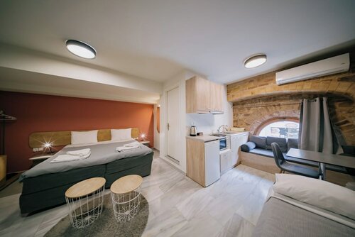 Семейный четырехместный номер, 1 спальня, кухня, мезонин в Chios City Inn