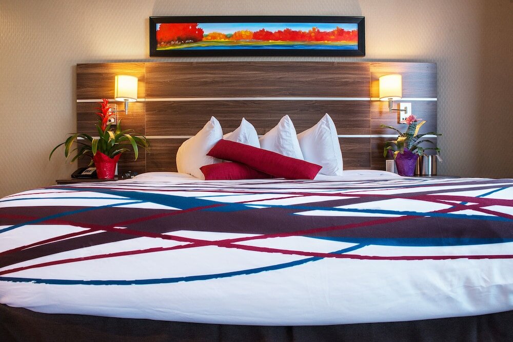 Accessible, Roll-in Shower, Standard Room, 1 King Bed